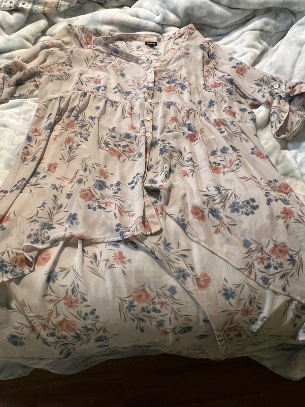torrid Cream Floral Button-Front Tunic with Pink & Blue Flowers